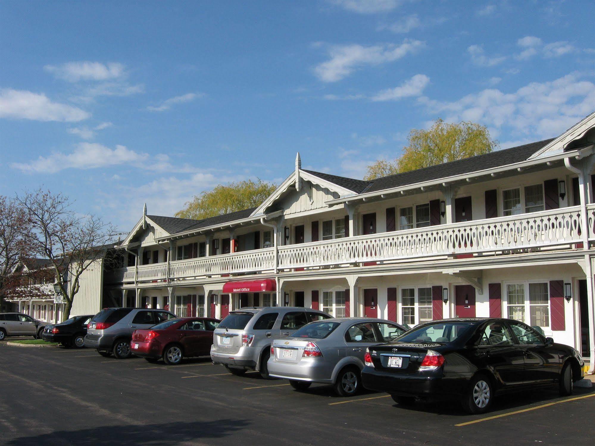 The Chalet Motel Mequon Buitenkant foto